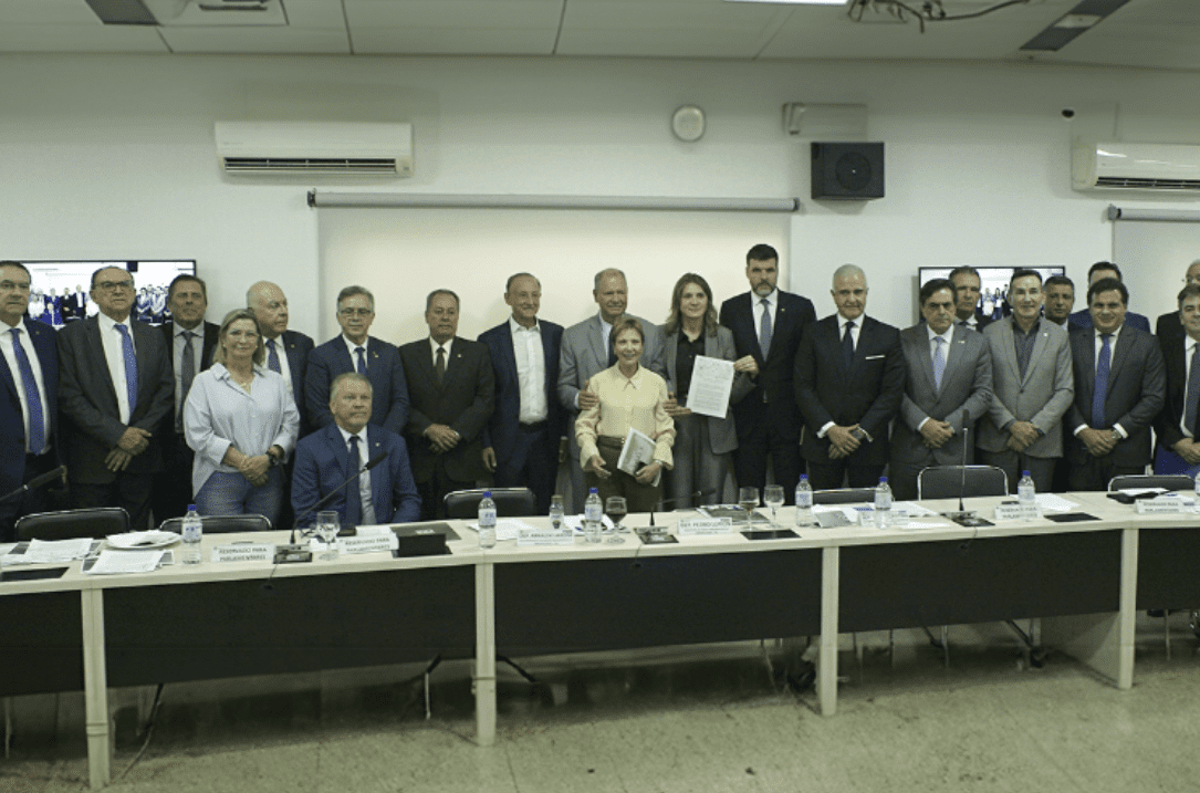 CNT e entidades do setor produtivo entregam manifesto sobre jornada de trabalho